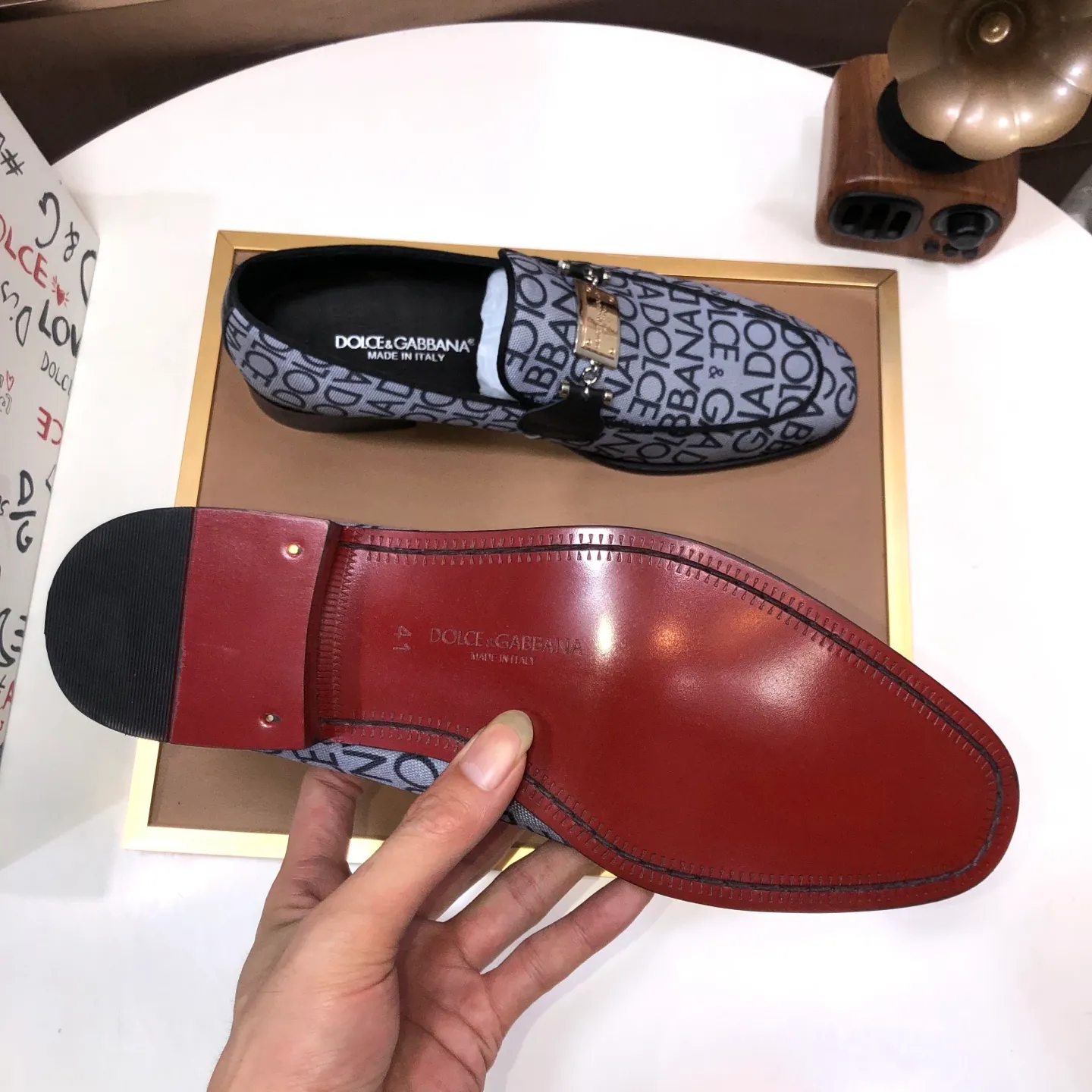 Ex-factory price 500💰DG top quality🔍🔍men's new leather shoes🚹Sold simultaneously at counters⚠Shoe uppers are imported cowhide from Italy, fully imported cowhide lining, imported accessories💪💪, completely 1⃣️ to 1⃣️replica🇮🇹 💪💪, ⚠Sole: The original sole is specially provided by the original factory, the exclusive movable molded sole is super comfortable, ⚠The original factory follows the order, 🔍🔍high quality, you can enter and exit the counter at will, welcome to compare ⚠Number of sizes: 38-44 (45 customized)